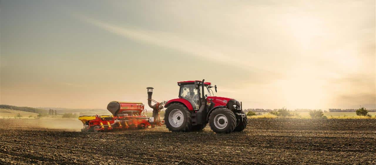Maxxum 150 CVX public working debut showcases merits of compact six-cylinder tractor design with CVT 